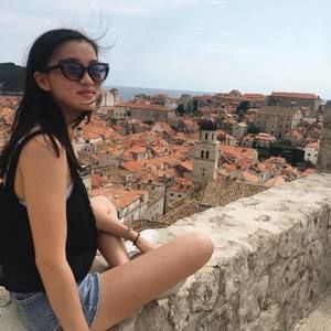 Meet your Posher, Laura